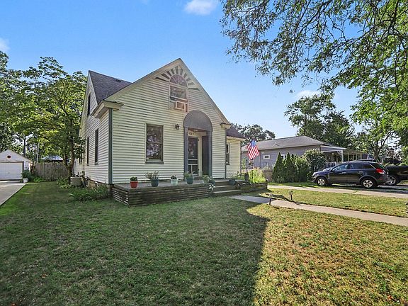 3rd image of 513 Fowler St