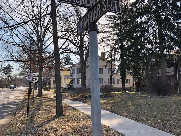 5th image of 200 E Gambier St