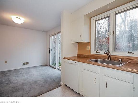 A view of the access betwee...