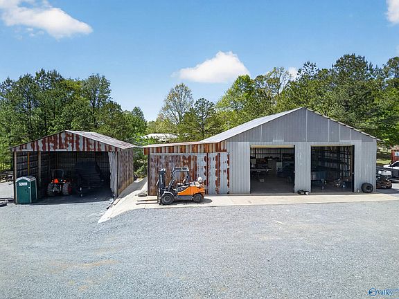 3rd image of 712 Meeks Rd