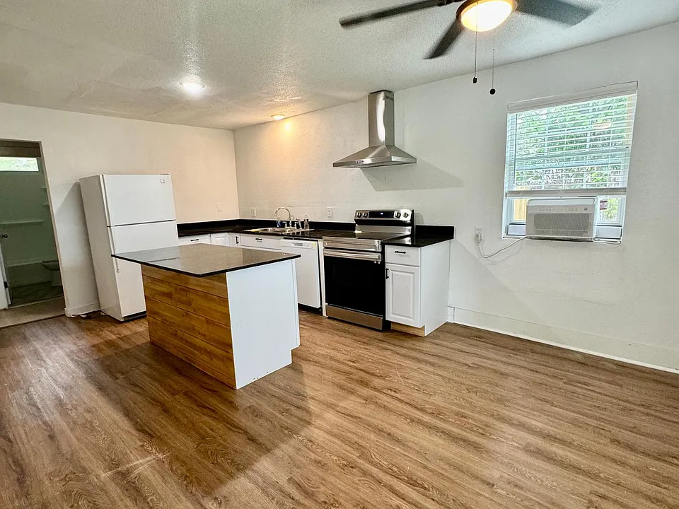 108 White St