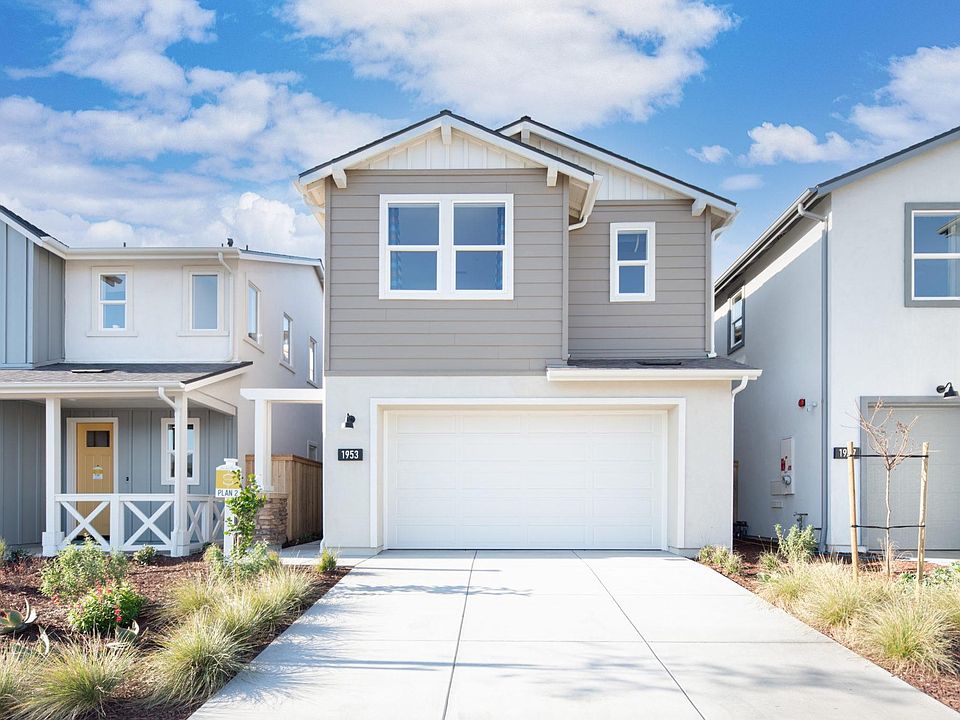Front Elevation of Home. This was a model home.