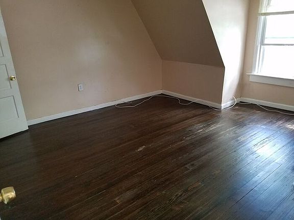 4th image of 463 4th Ave W