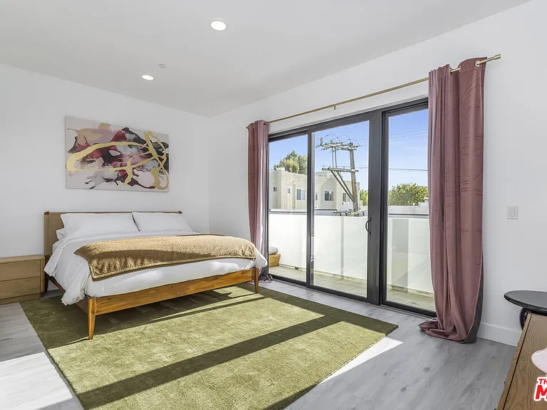 137 N Doheny Dr #3 — Photo 13