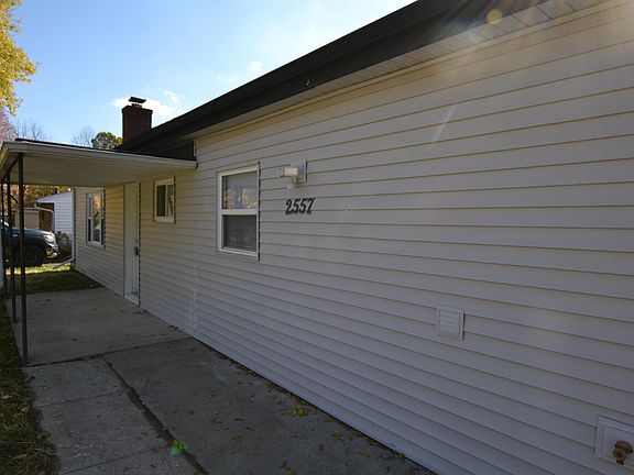 3rd image of 2557 Ferris Park Dr S
