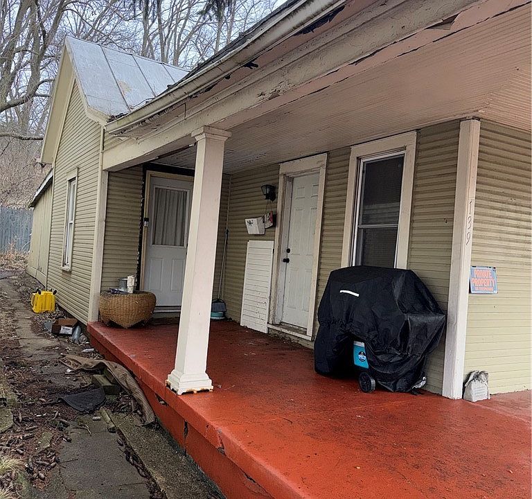 2nd image of 139 E 6th St