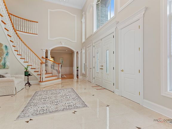 5th image of 3613 Crestview Dr