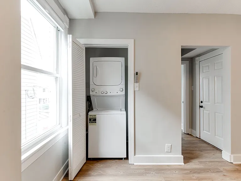 Great Renovated Two Bedroom Apt in the Heart of Church Hill — Photo 10