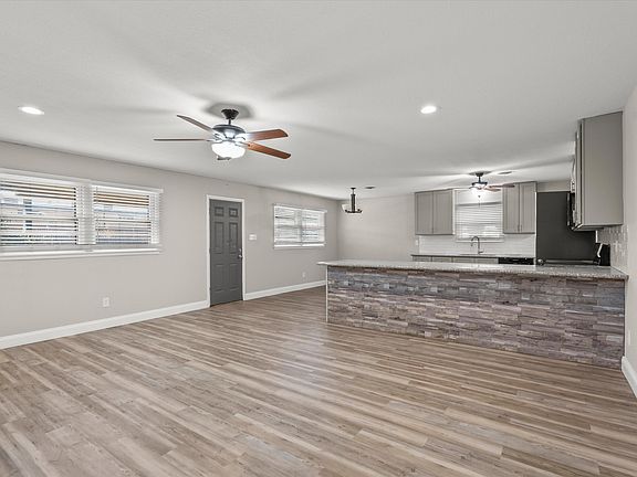 5th image of 3809 49th St