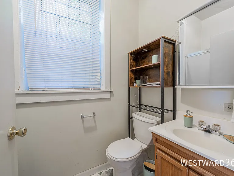531 W Roscoe St #2R — Photo 15