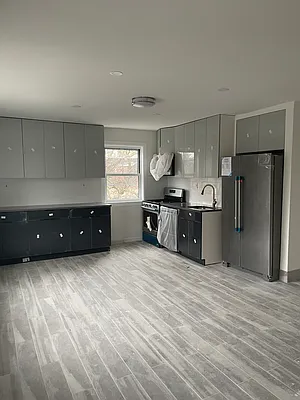 Rented by E Realty International Corp | media 9