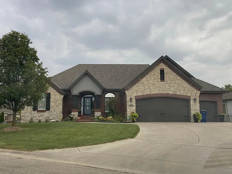 1867 N Peckham Ct — Photo 6