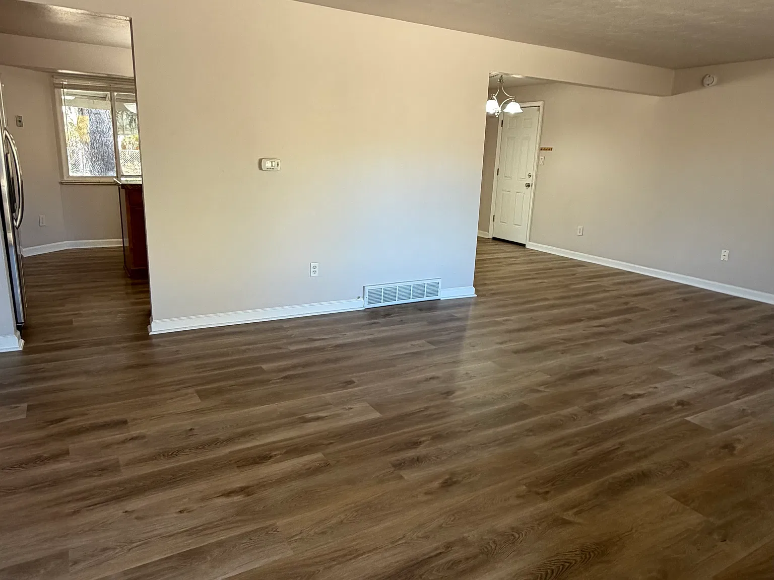 4 bed, 2278 sqft, $2,200 — Photo 2