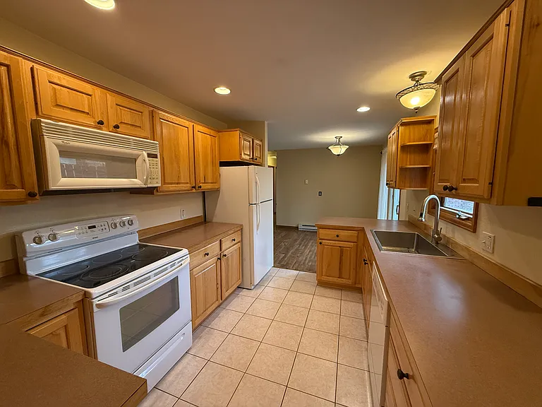 409 Clover Cir — Photo 6