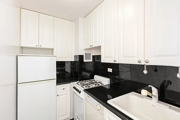 Rented by GoodRock Realty | media 15