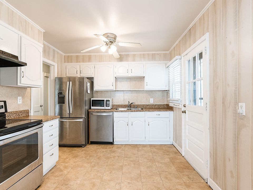Kitchen! All stainless steel appliances. Stainless steel washer and dryer in closet as well