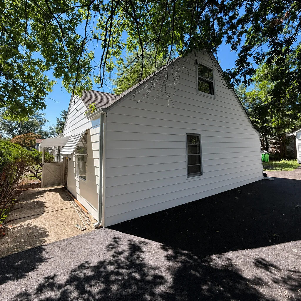 4 bed, 1184 sqft, $2,100 — Photo 2