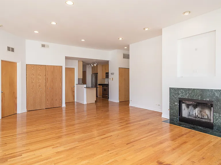 845 W Altgeld St #4D — Photo 10