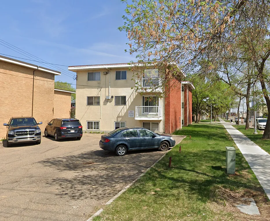 10604 114 St NW, Edmonton, AB T5H 3J9, Canada — Photo 4