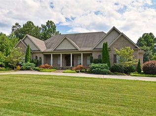 8822 Centergrove Place Ct, Clemmons, NC 27012