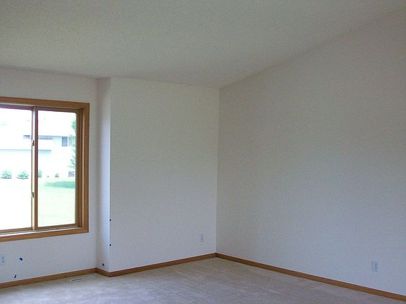 4th image of 2618 178th Ln NE