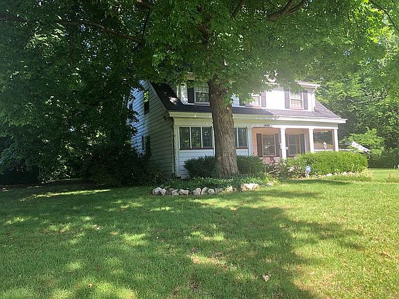 3rd image of 1408 Akin Dr