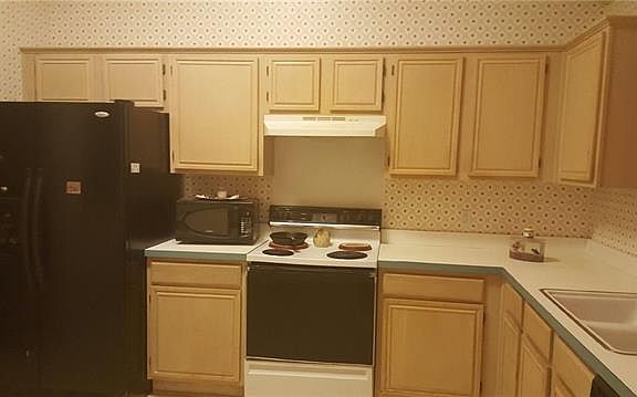 5th image of 1626 Stratford Ln