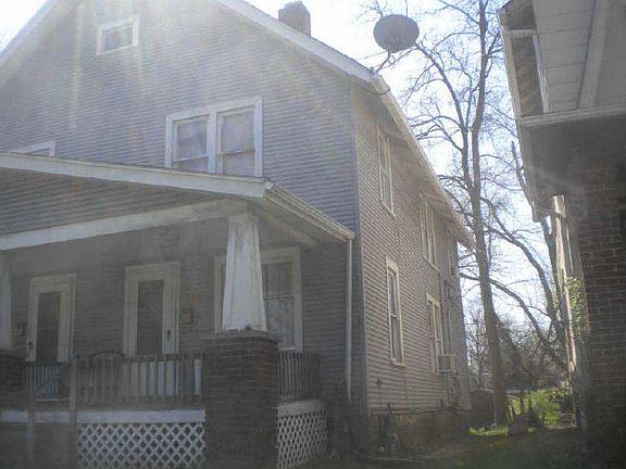 3rd image of 137-139 W North Broadway St