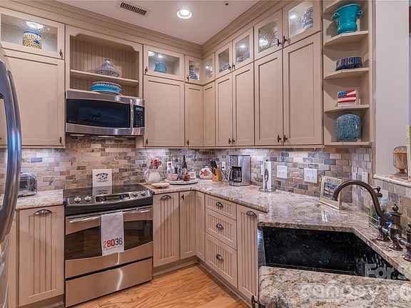 5th image of 1113 Torrence Cir