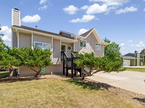 3704 Meadowbrook Dr, Rapid City, SD 57702