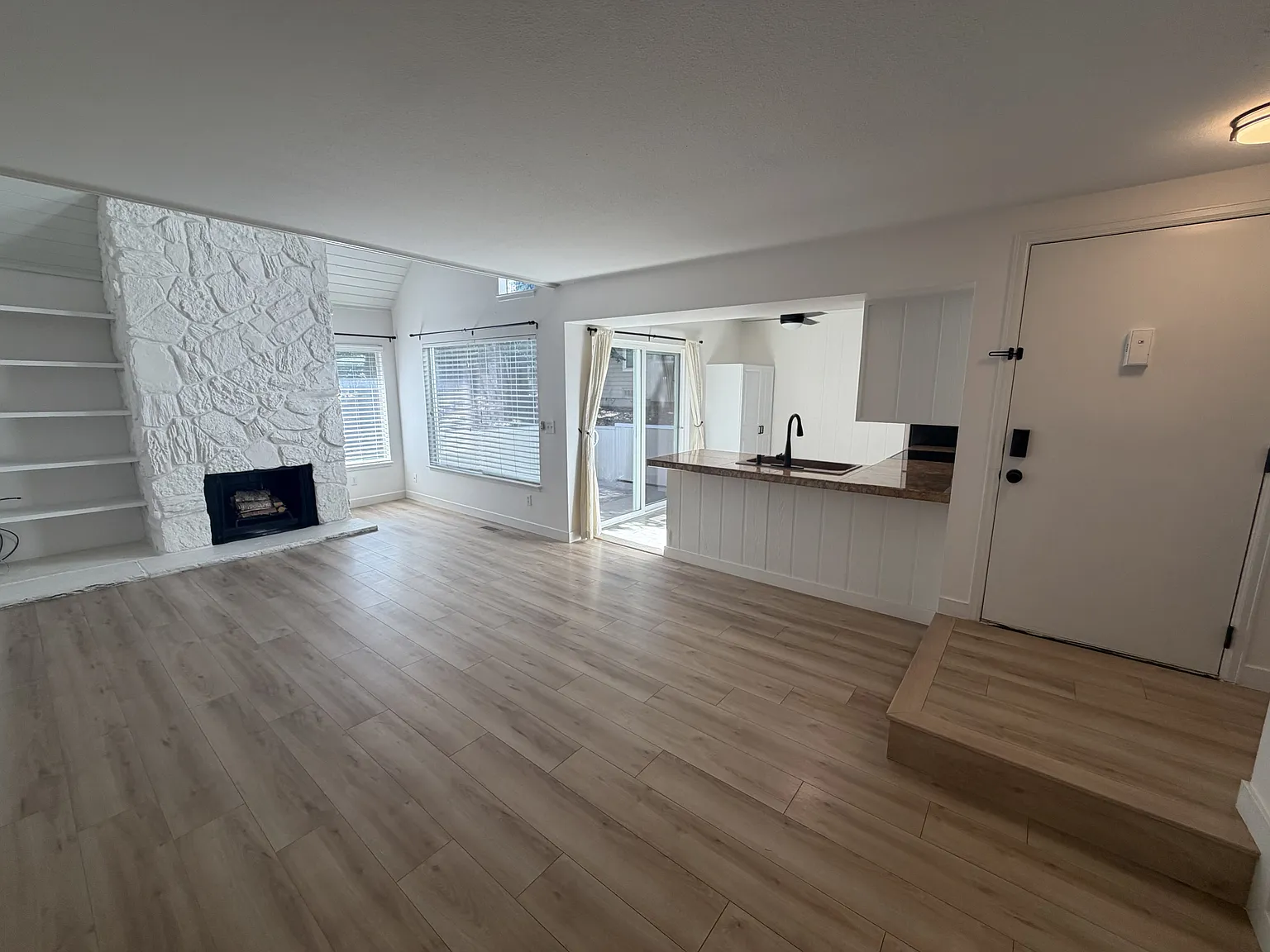 2461 S Xanadu Way - D — Photo 3