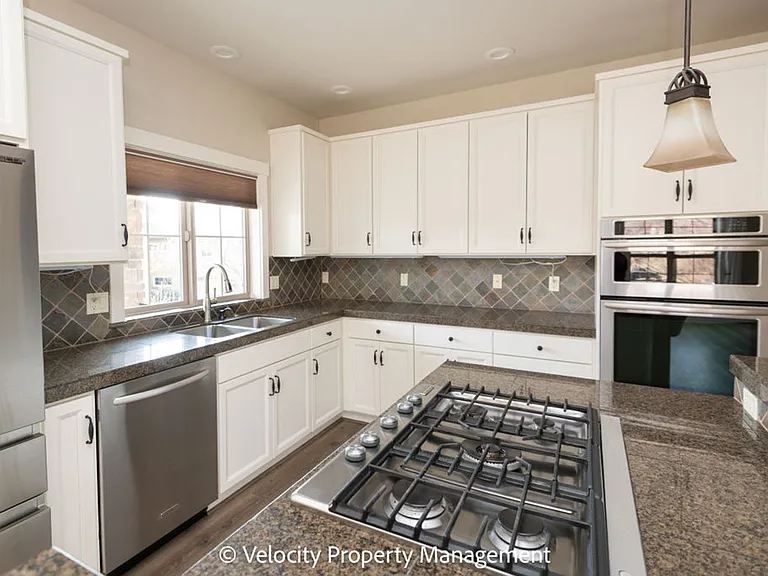 600 SW Otter Way — Photo 13