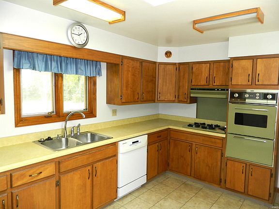 5th image of 305 N Walls Dr