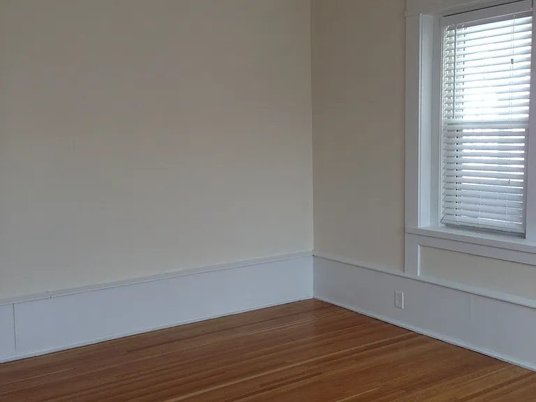 1629 E Superior — Photo 3