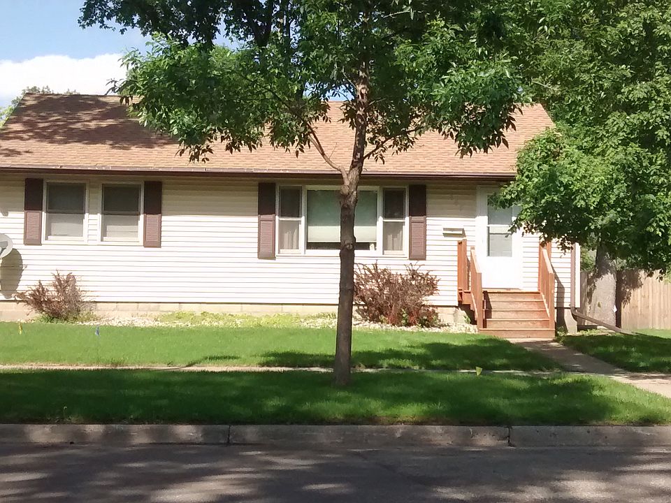 1st image of 105 E Redwood St