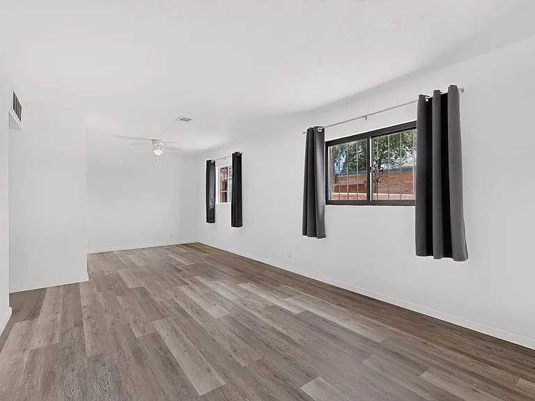 8715 Menaul Blvd NE — Photo 26
