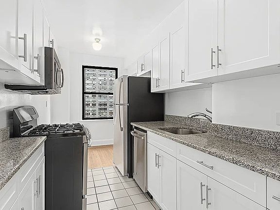 5th image of 210 E 68th St APT 5B