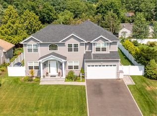 40 Lilac Dr, Syosset, NY 11791