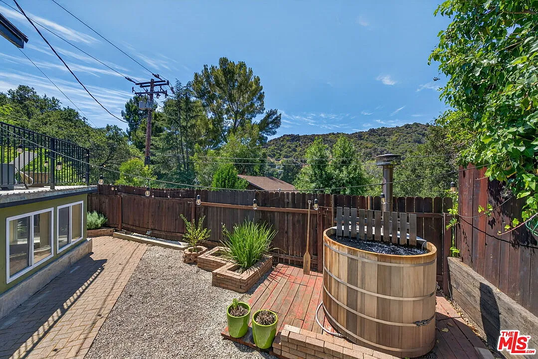 2 bed, 2.0 bath, 1427 sqft, $4,750 — Photo 4