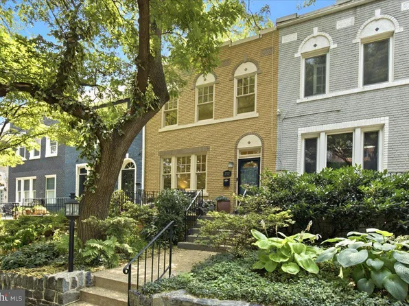 2732 Woodley Pl NW, Washington, DC 20008