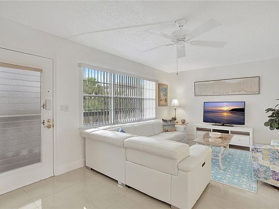 4th image of 4701 Martinique Drive #E3