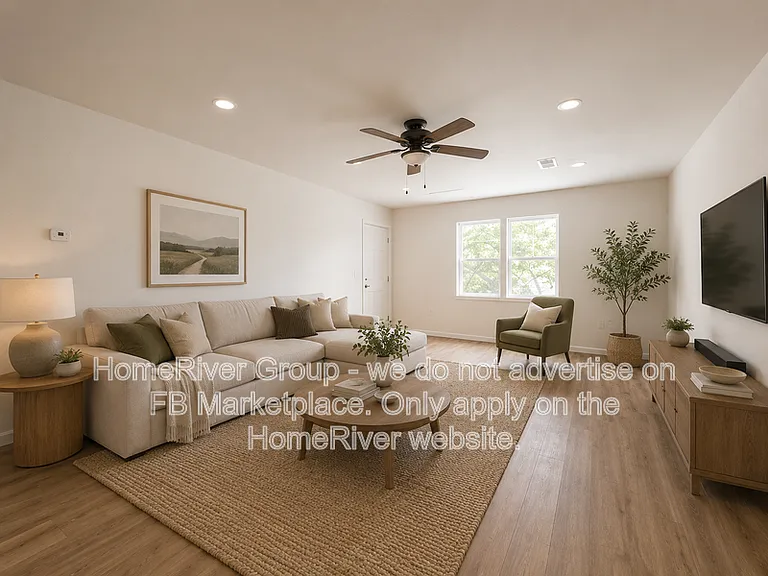882 Maple Dr — Photo 2