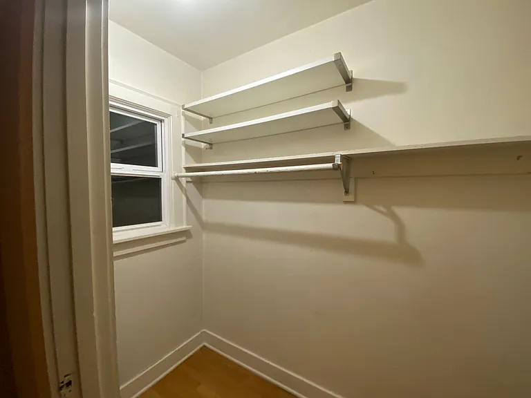 Broadway Crest Apartments — Photo 13