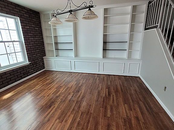 5th image of 129 Carlyle Grn