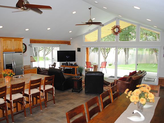 Living & dining with views!