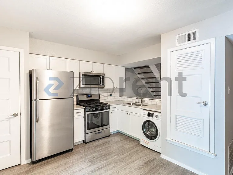 3450 Willowrun Dr #D — Photo 6