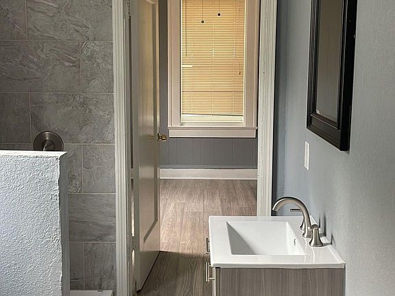 5th image of 2601 Fort Ave #1