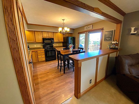 5th image of 527 W Jennifer Dr