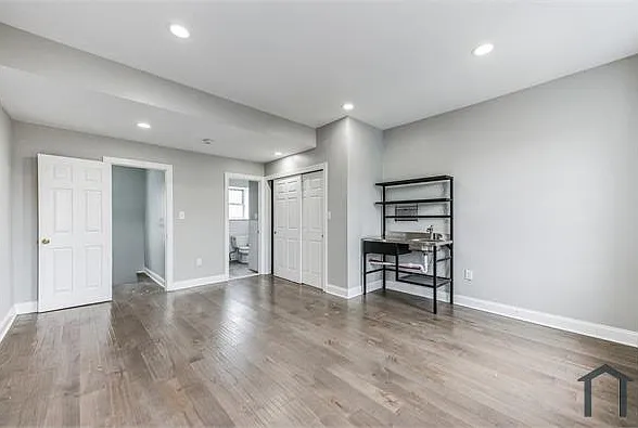 3 bed, 1200 sqft, $2,000 — Photo 3