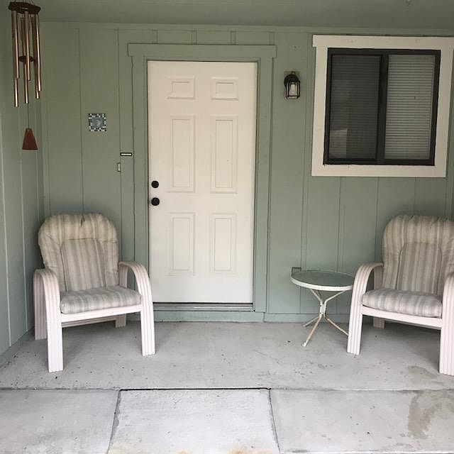 1st image of 19 Lakepoint Cir